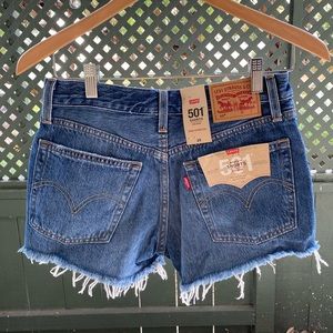 NWT Levi’s 501 dark wash denim shorts